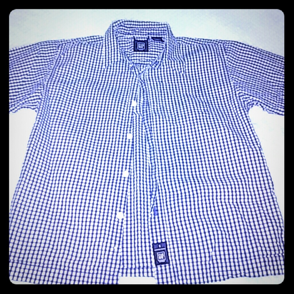 💰Bundle and save 5 for $20 Gap shirt.